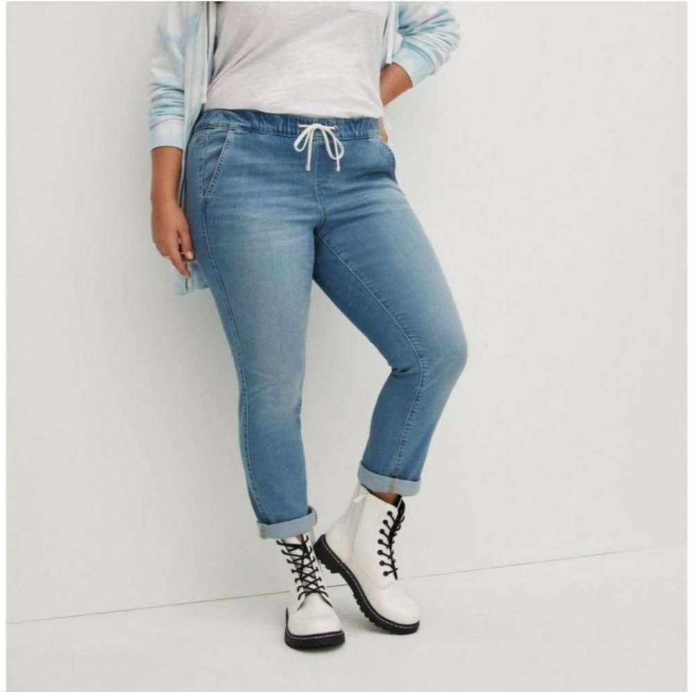 TORRID PULL-ON BOYFRIEND STRAIGHT SUPER SOFT MID-RISE JEAN